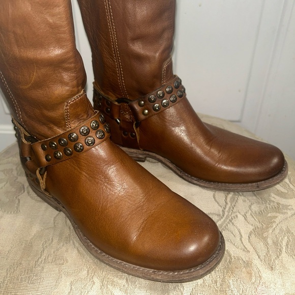 NEW Frye Phillip Harness Tall Women’s Riding Boots Cognac Leather Zip Back Sz 7B - Picture 3 of 16